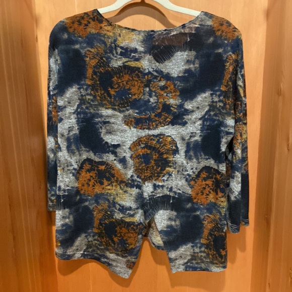 Bali, 3/4 sleeve funky top. Size M EUC - Picture 2 of 3